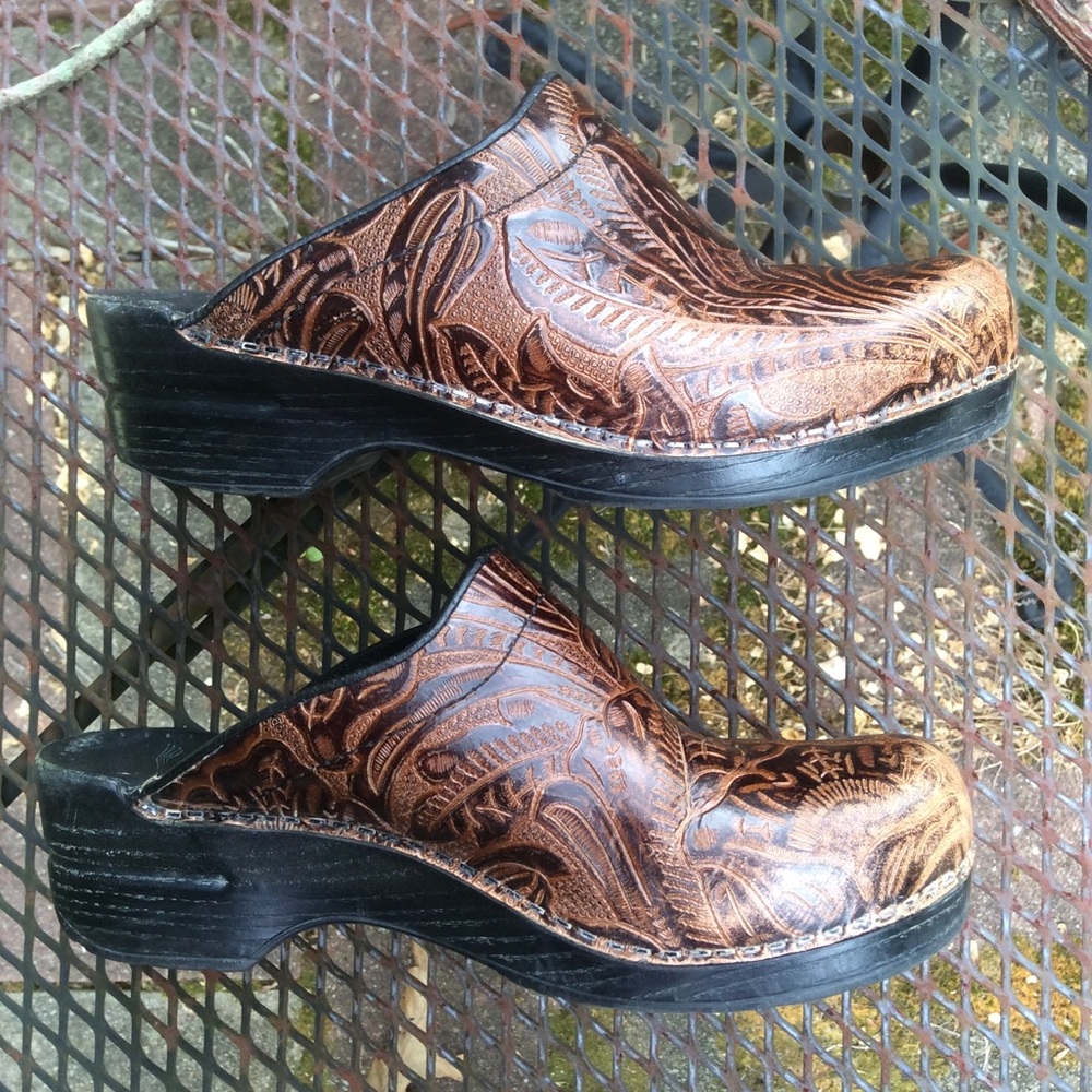 Dansko Distressed Tooled Leather Clog Size 9 - image 4